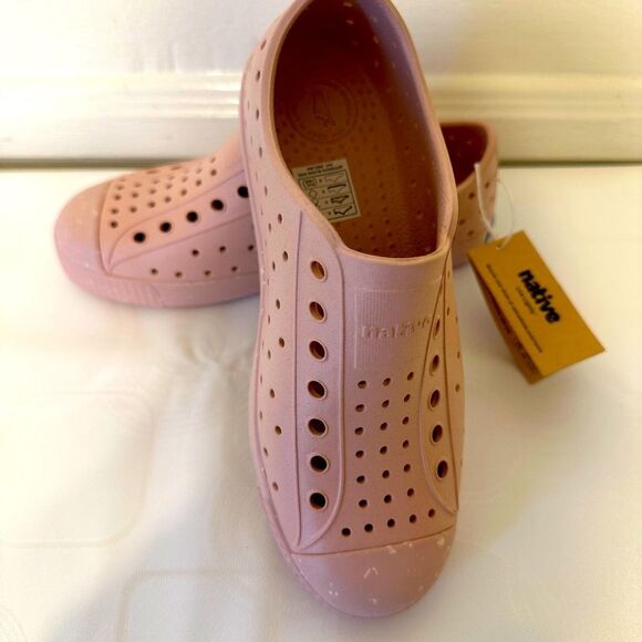 Native Perforated Slip- On water sneakers kids shoes size J-2 new - Picture 6 of 11